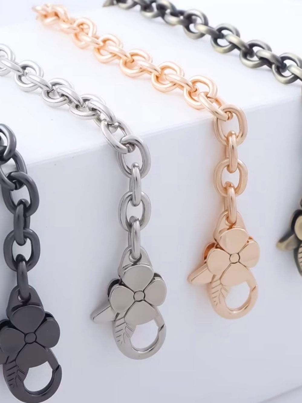 FLOWER CROSSBODY CHAIN